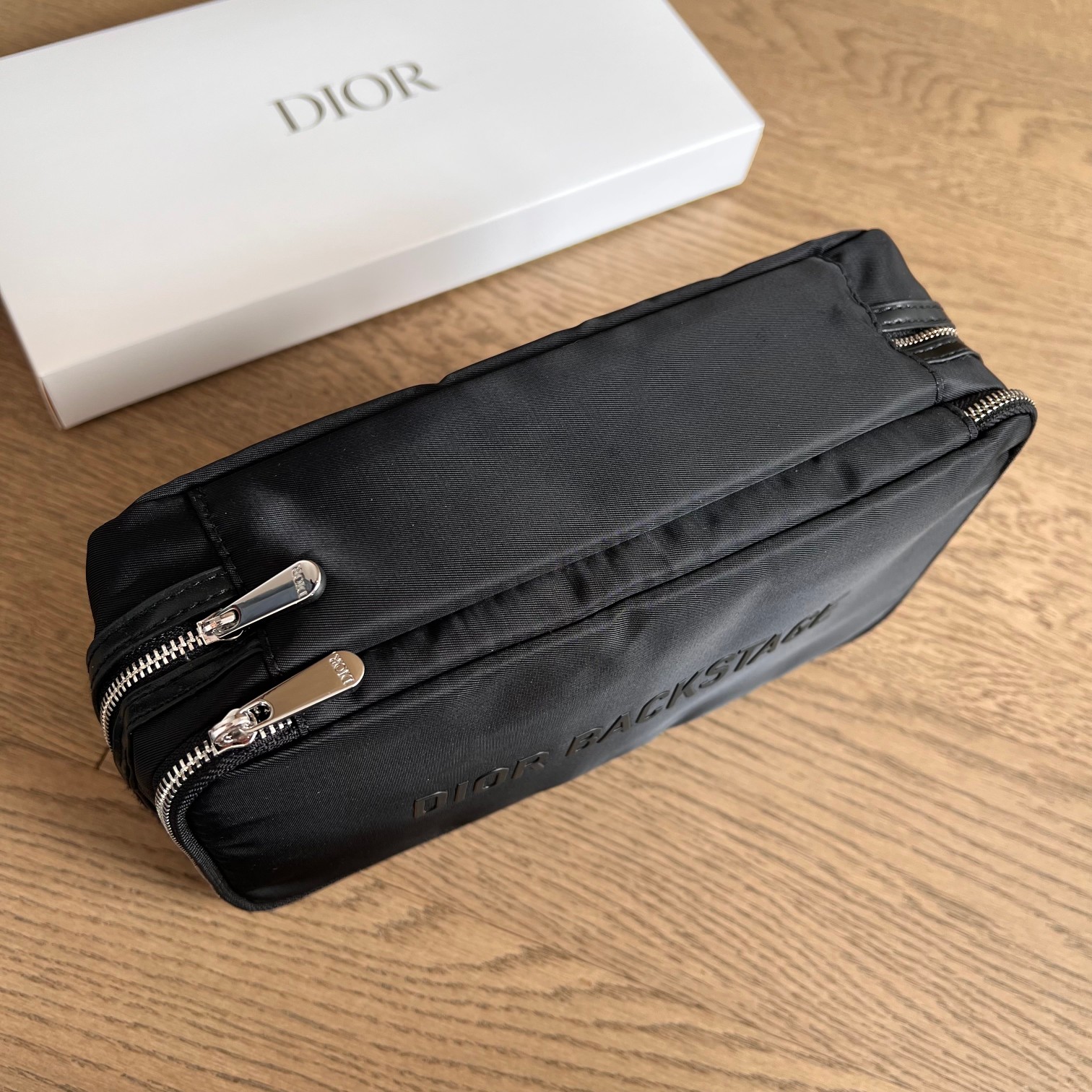① DIOR 4PC Brush Set + Case | $600 Value 25cm ② DIOR GWP Vanity Case Solo | TSA-Fit 25cm