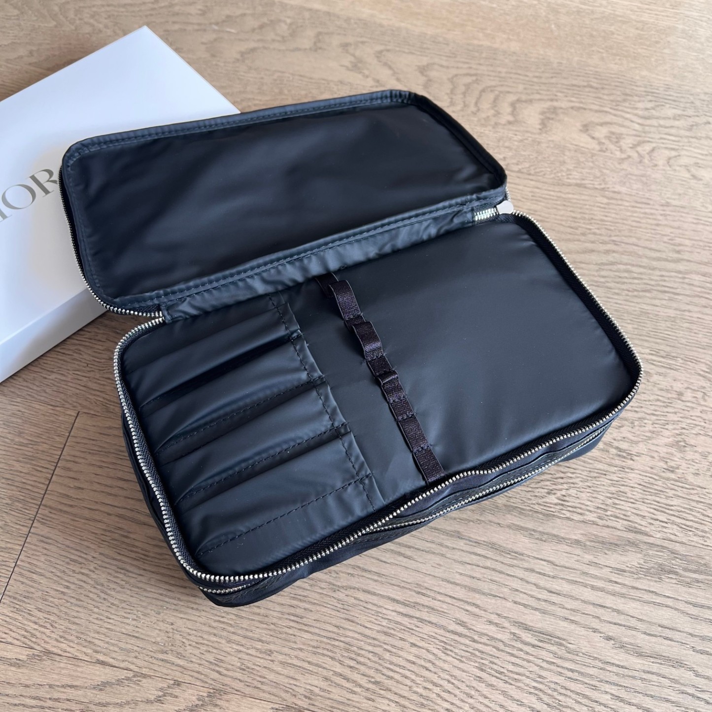 ① DIOR 4PC Brush Set + Case | $600 Value 25cm ② DIOR GWP Vanity Case Solo | TSA-Fit 25cm
