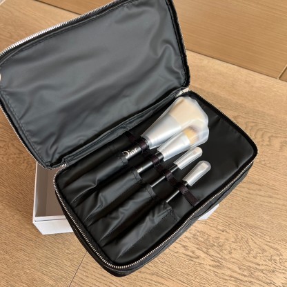 ① DIOR 4PC Brush Set + Case | $600 Value 25cm ② DIOR GWP Vanity Case Solo | TSA-Fit 25cm