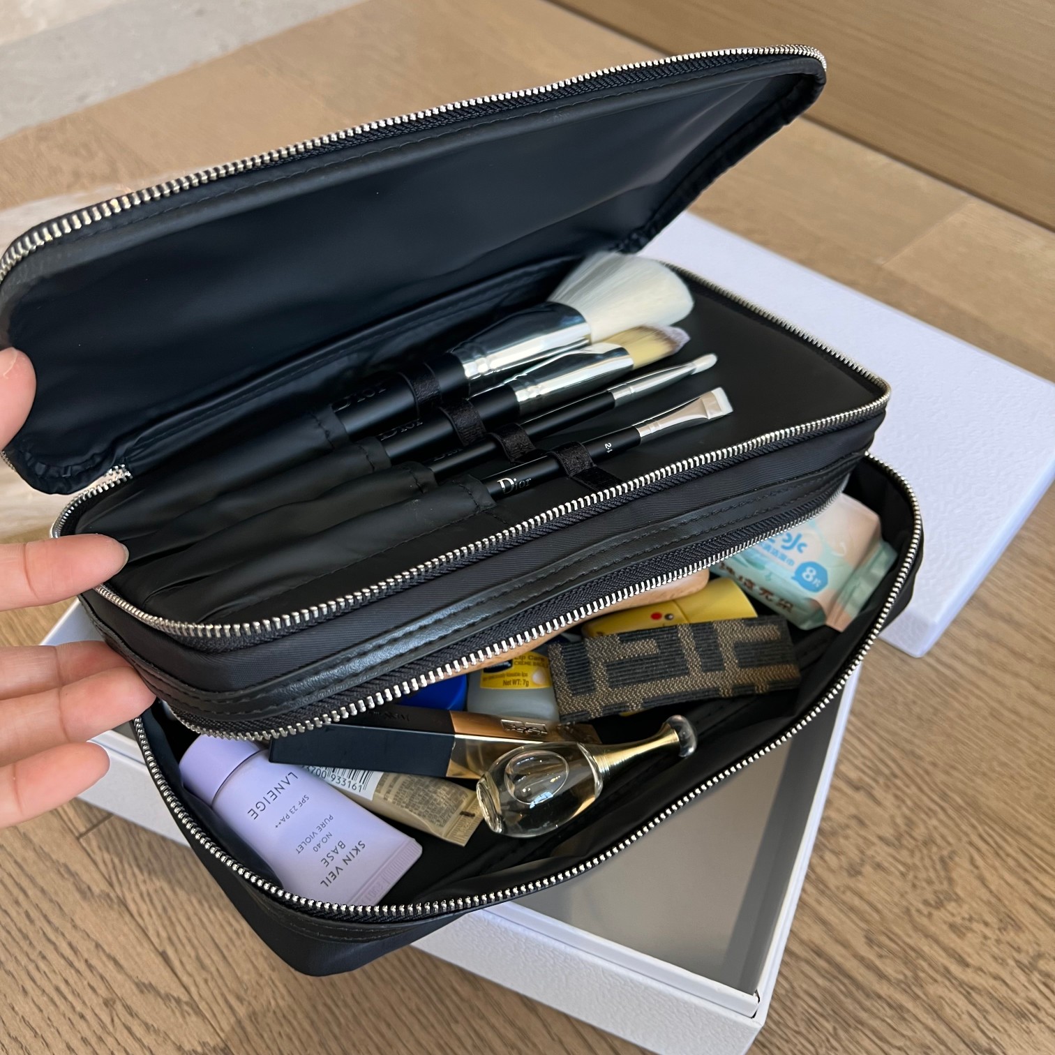 ① DIOR 4PC Brush Set + Case | $600 Value 25cm ② DIOR GWP Vanity Case Solo | TSA-Fit 25cm