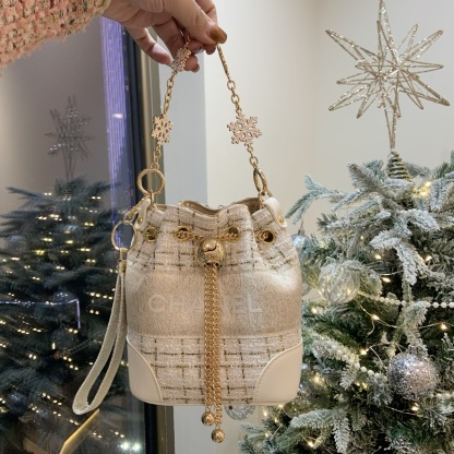 CHANEL-Inspired Tweed Bucket Bag | Adjustable Sphere Chain (White/Blue) 17cm + Snowflake Charm