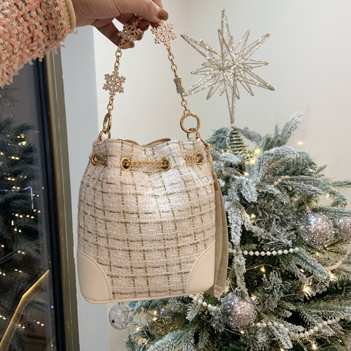 CHANEL-Inspired Tweed Bucket Bag | Adjustable Sphere Chain (White/Blue) 17cm + Snowflake Charm