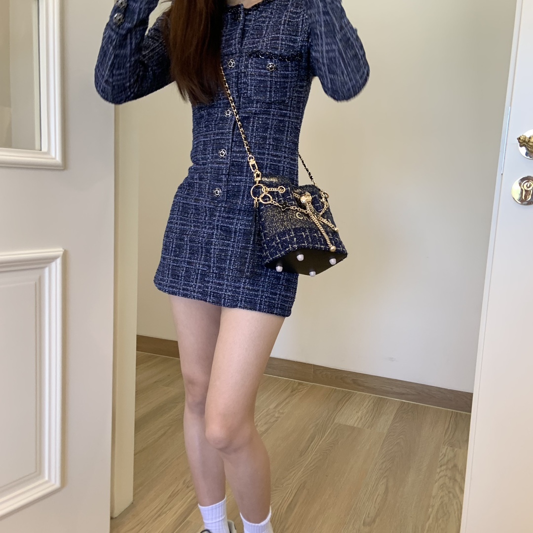 CHANEL-Inspired Tweed Bucket Bag | Adjustable Sphere Chain (White/Blue) 17cm + Snowflake Charm