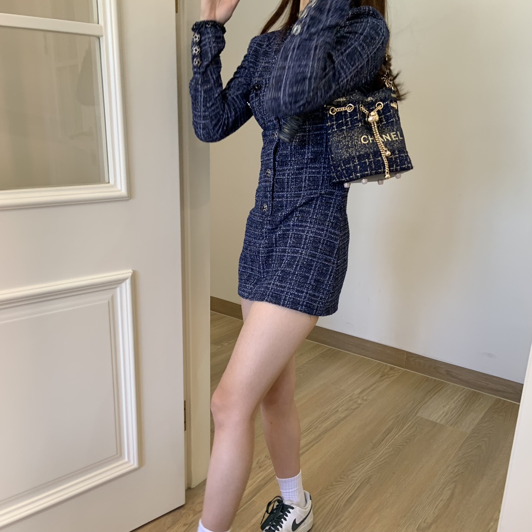 CHANEL-Inspired Tweed Bucket Bag | Adjustable Sphere Chain (White/Blue) 17cm + Snowflake Charm