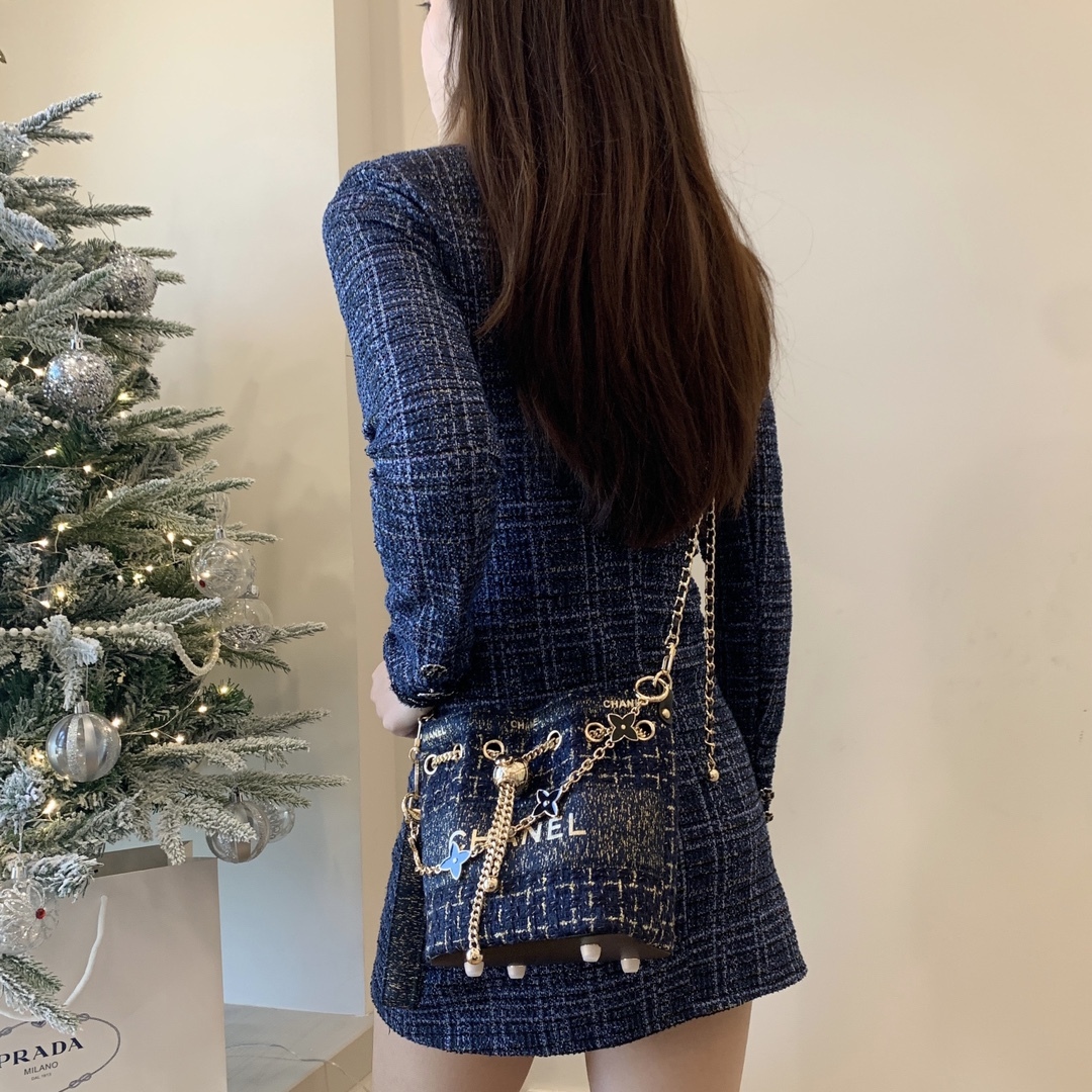 CHANEL-Inspired Tweed Bucket Bag | Adjustable Sphere Chain (White/Blue) 17cm + Snowflake Charm