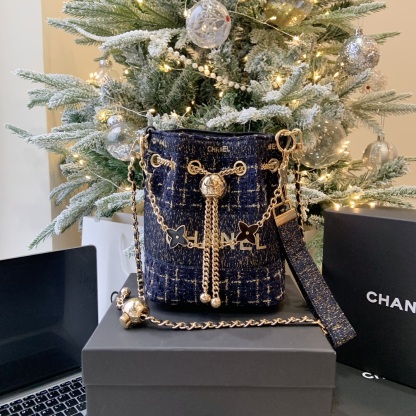 CHANEL-Inspired Tweed Bucket Bag | Adjustable Sphere Chain (White/Blue) 17cm + Snowflake Charm