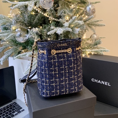 CHANEL-Inspired Tweed Bucket Bag | Adjustable Sphere Chain (White/Blue) 17cm + Snowflake Charm