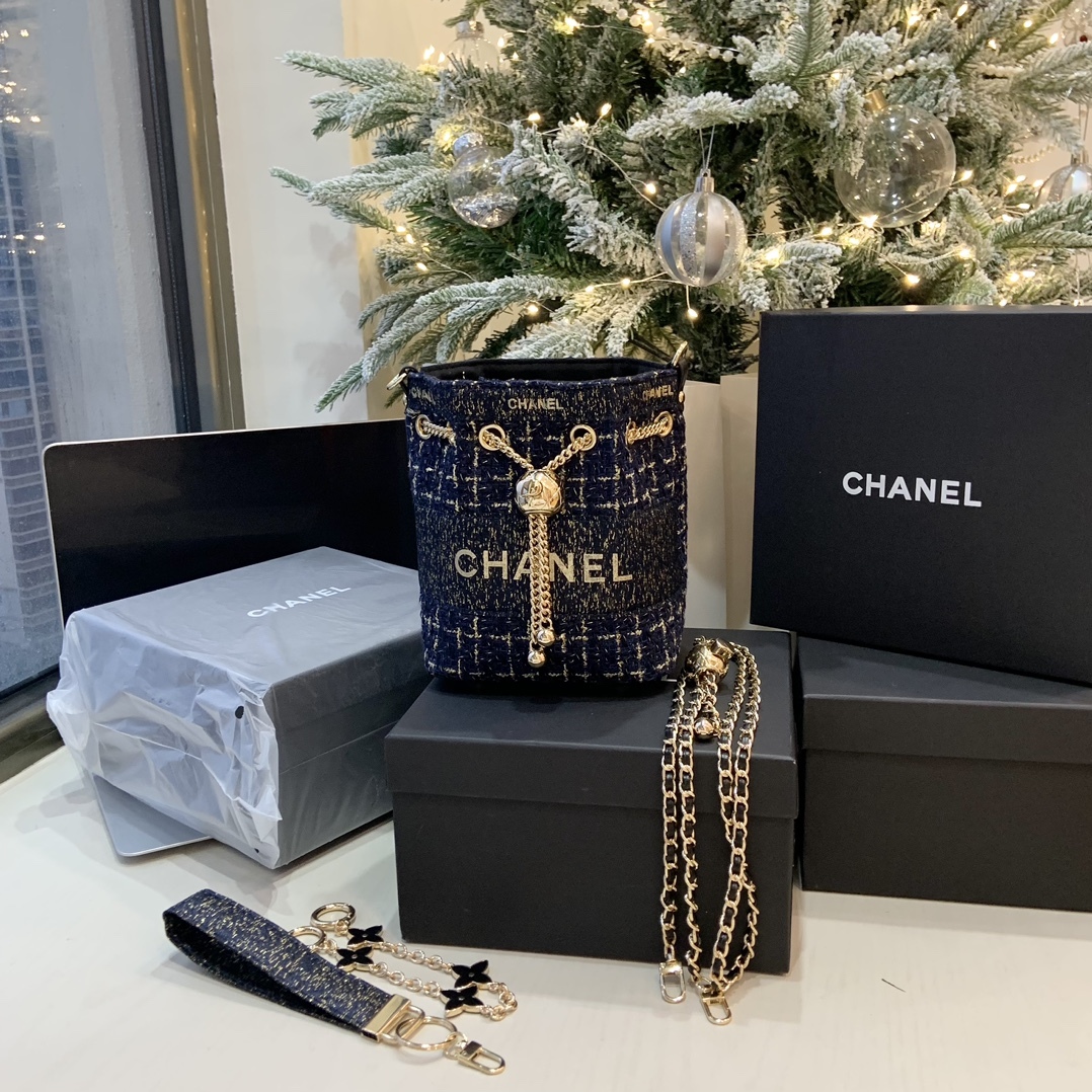 CHANEL-Inspired Tweed Bucket Bag | Adjustable Sphere Chain (White/Blue) 17cm + Snowflake Charm