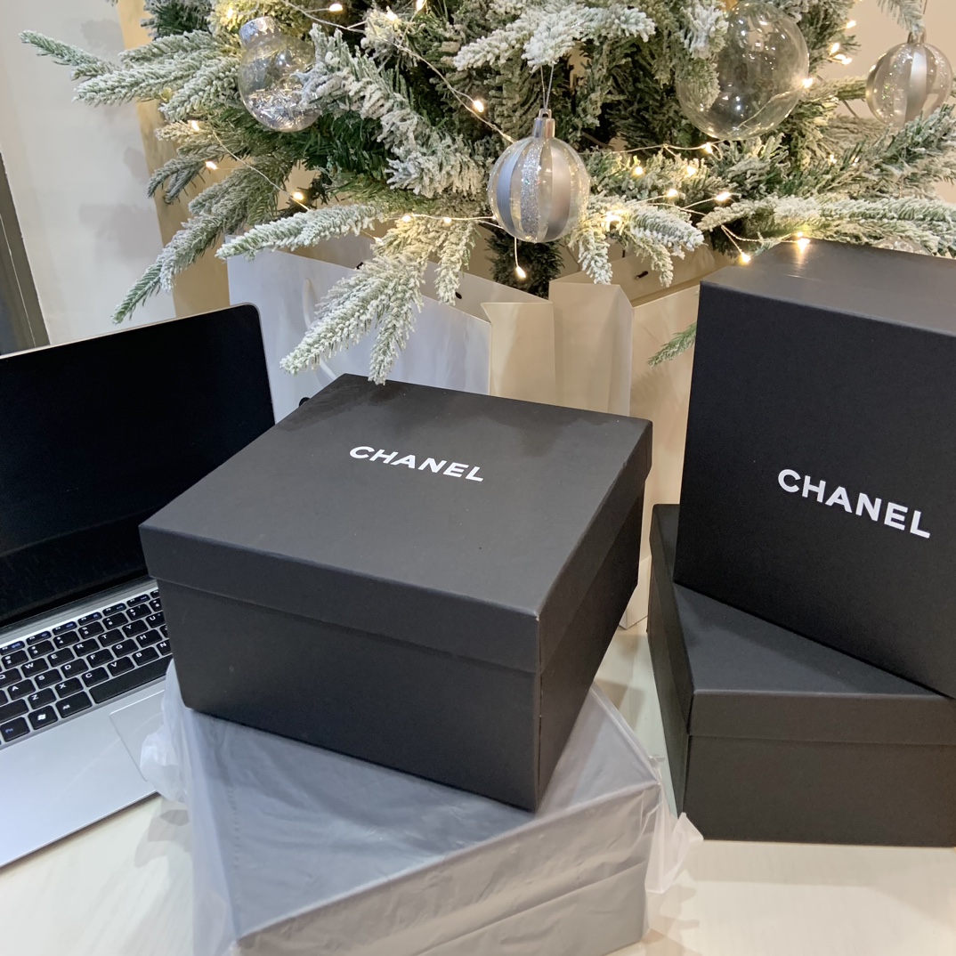 CHANEL-Inspired Tweed Bucket Bag | Adjustable Sphere Chain (White/Blue) 17cm + Snowflake Charm
