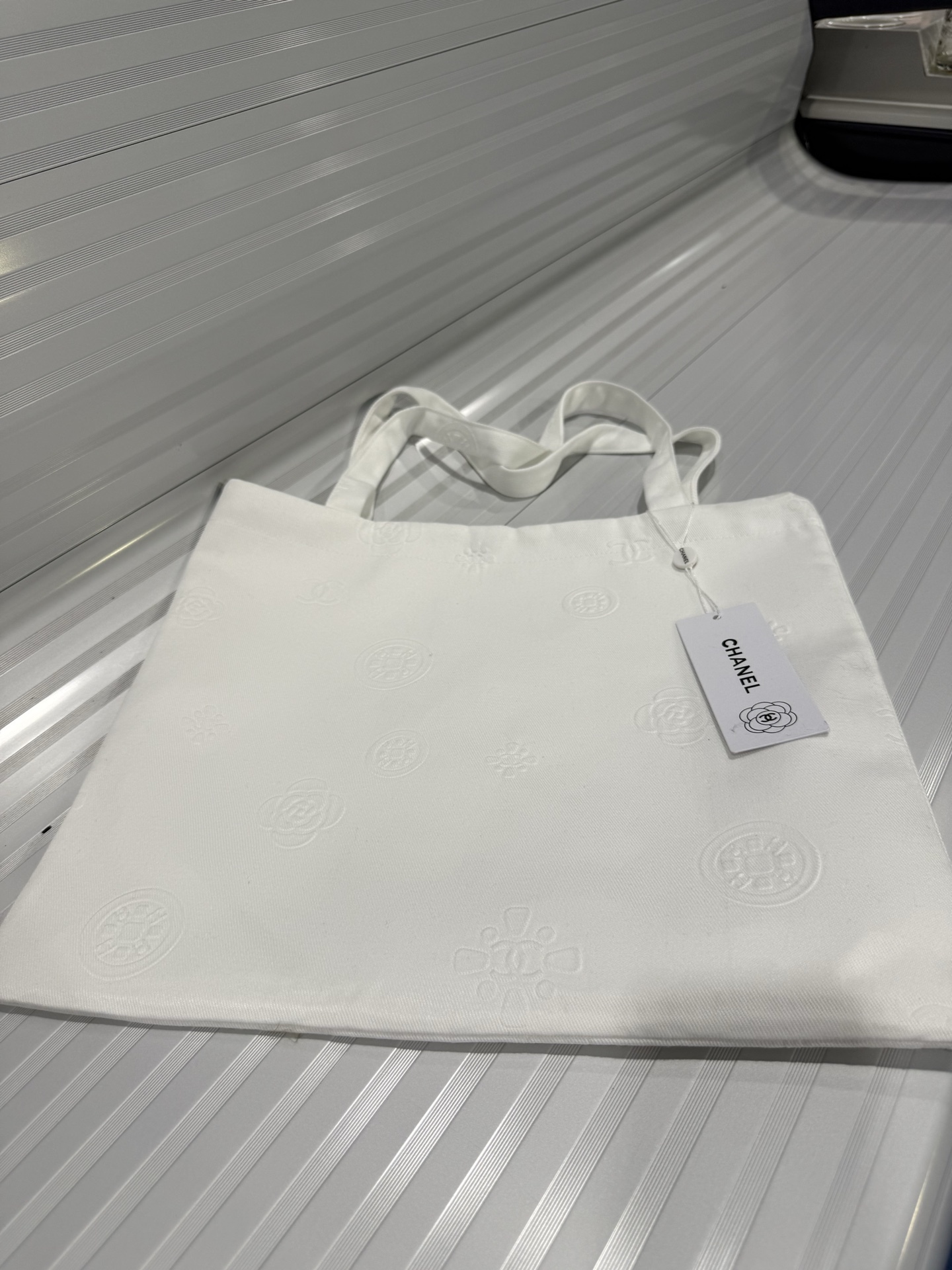 Chanel Beauty Pumpkin Tote | 3D-Embossed Logo Tote 29x30cm + Magnetic Closure