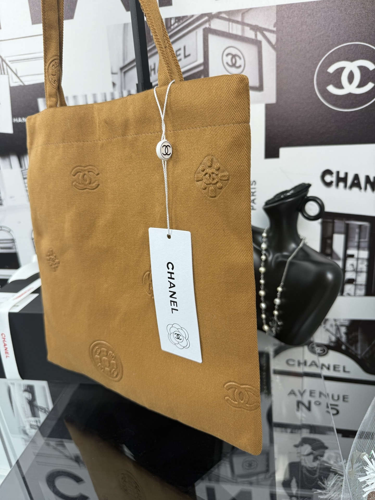 Chanel Beauty Pumpkin Tote | 3D-Embossed Logo Tote 29x30cm + Magnetic Closure