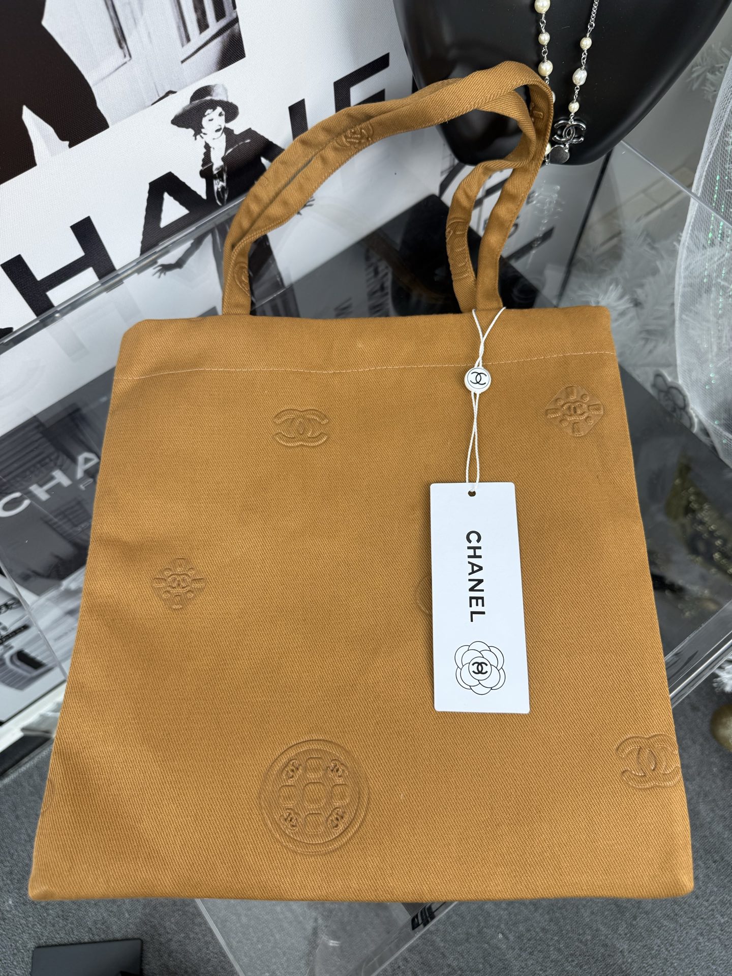 Chanel Beauty Pumpkin Tote | 3D-Embossed Logo Tote 29x30cm + Magnetic Closure