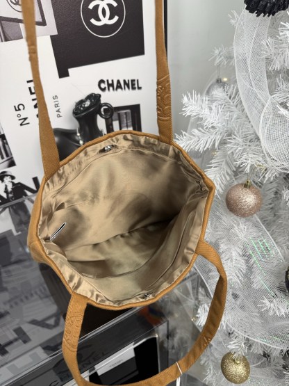 Chanel Beauty Pumpkin Tote | 3D-Embossed Logo Tote 29x30cm + Magnetic Closure