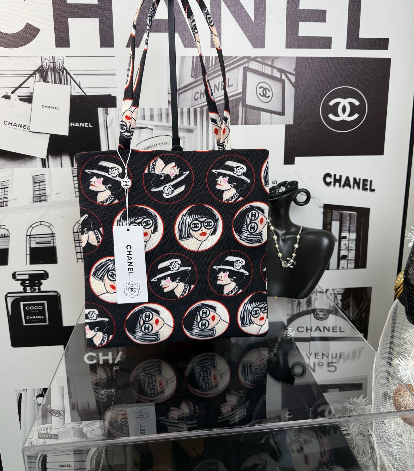 Chanel Beauty Pumpkin Tote | 3D-Embossed Logo Tote 29x30cm + Magnetic Closure