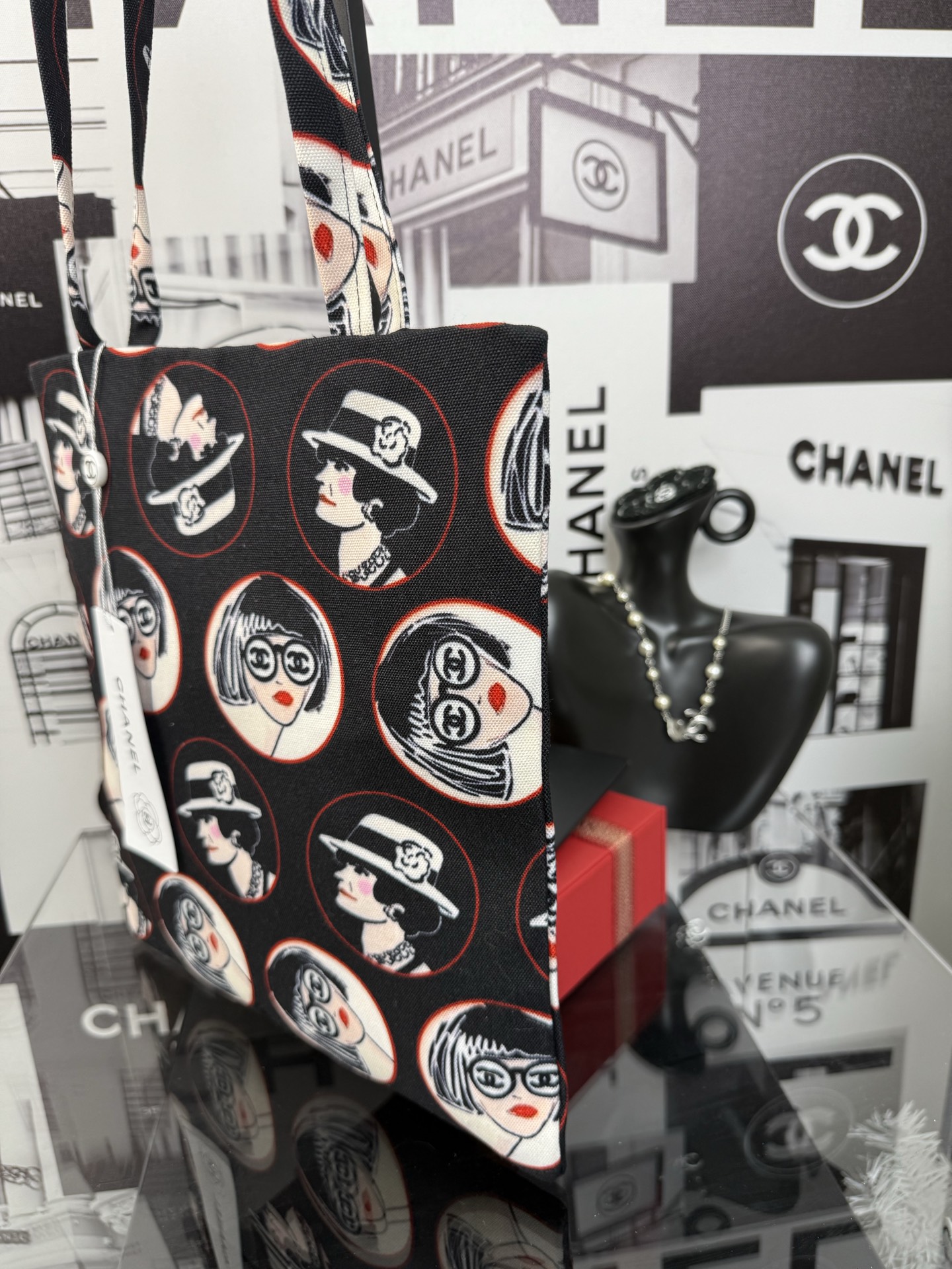 Chanel Beauty Pumpkin Tote | 3D-Embossed Logo Tote 29x30cm + Magnetic Closure