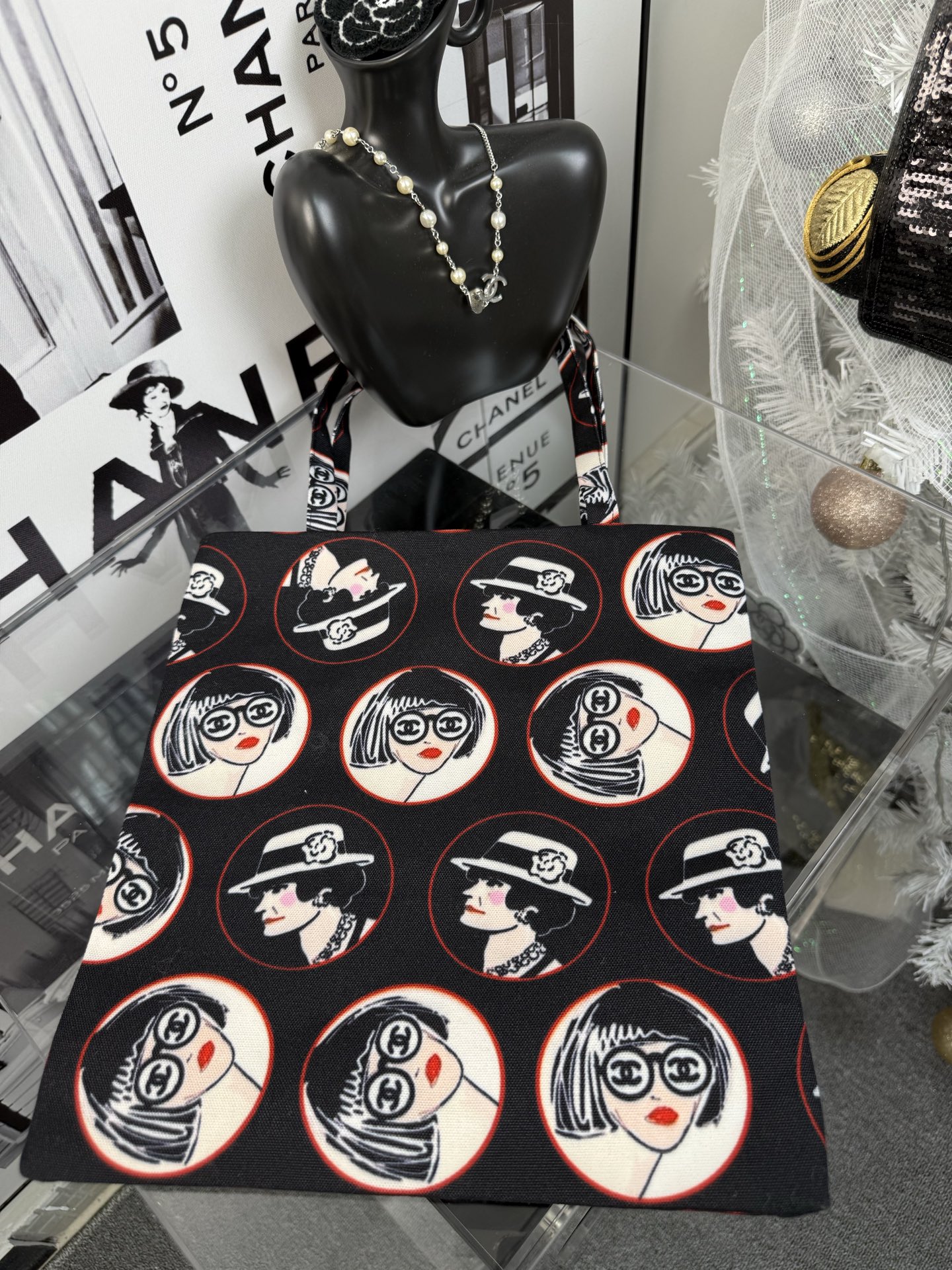 Chanel Beauty Pumpkin Tote | 3D-Embossed Logo Tote 29x30cm + Magnetic Closure