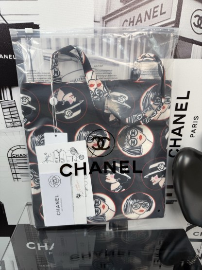 Chanel Beauty Pumpkin Tote | 3D-Embossed Logo Tote 29x30cm + Magnetic Closure