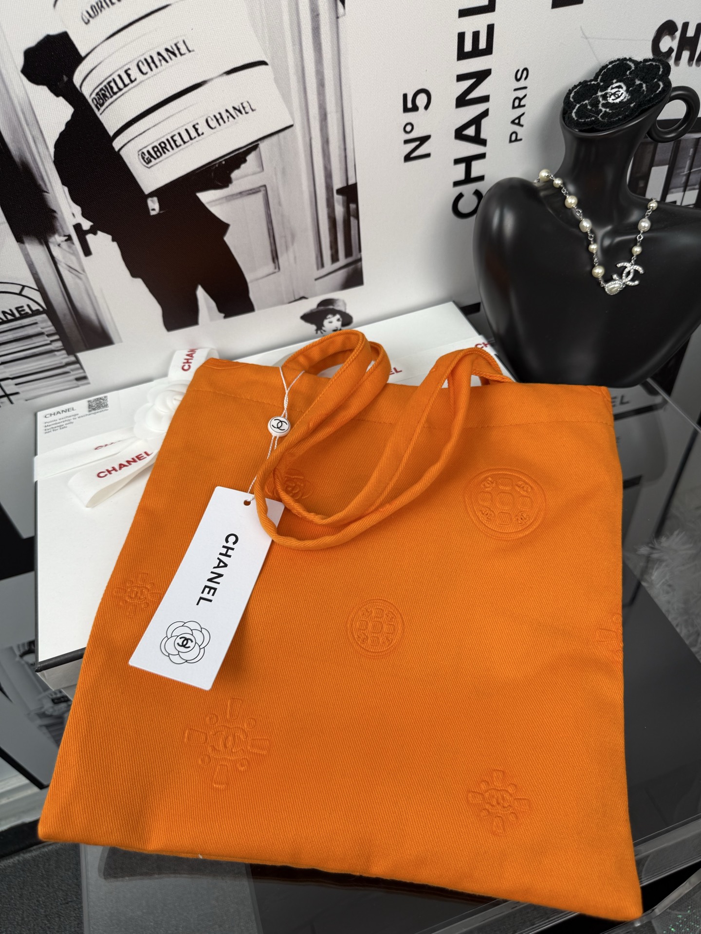 Chanel Beauty Pumpkin Tote | 3D-Embossed Logo Tote 29x30cm + Magnetic Closure