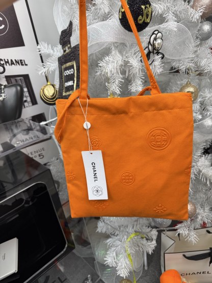 Chanel Beauty Pumpkin Tote | 3D-Embossed Logo Tote 29x30cm + Magnetic Closure