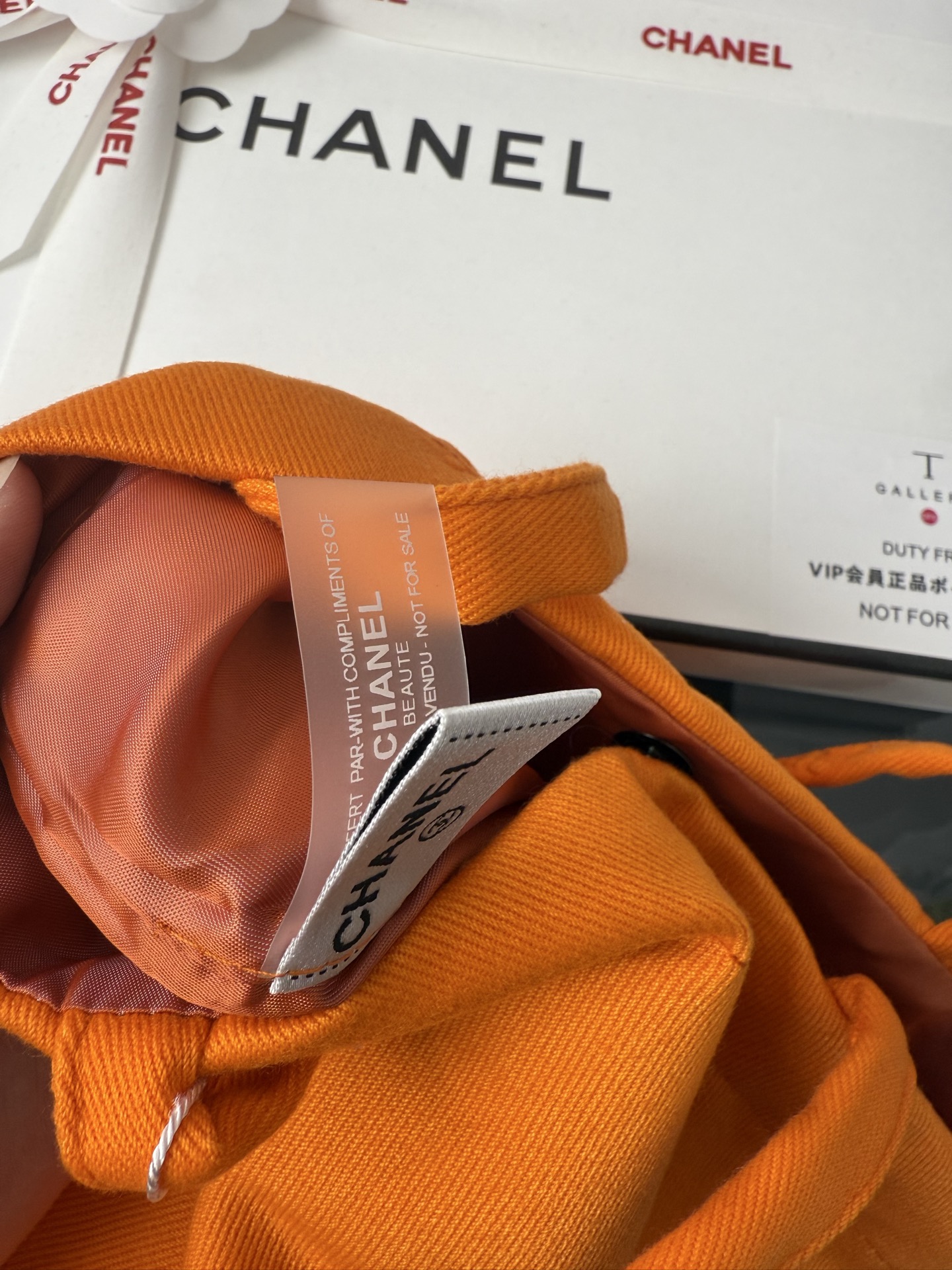 Chanel Beauty Pumpkin Tote | 3D-Embossed Logo Tote 29x30cm + Magnetic Closure