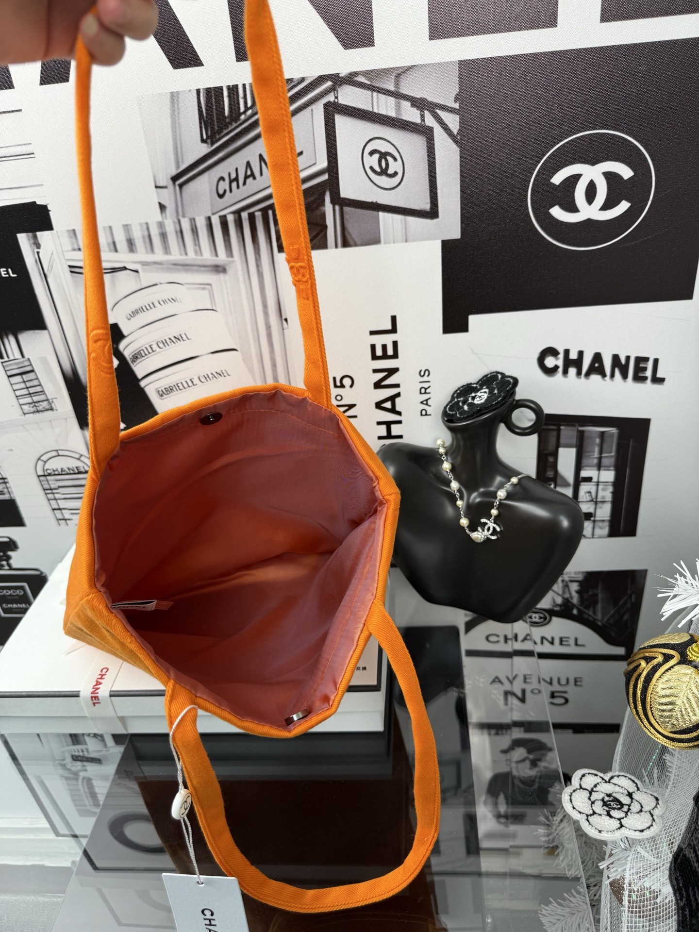 Chanel Beauty Pumpkin Tote | 3D-Embossed Logo Tote 29x30cm + Magnetic Closure