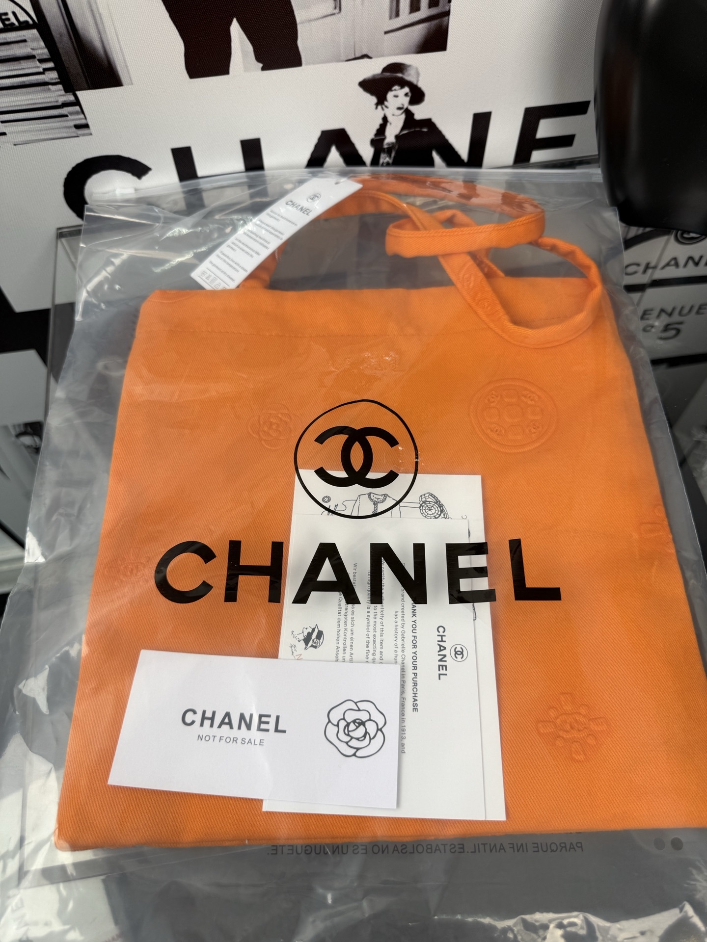 Chanel Beauty Pumpkin Tote | 3D-Embossed Logo Tote 29x30cm + Magnetic Closure