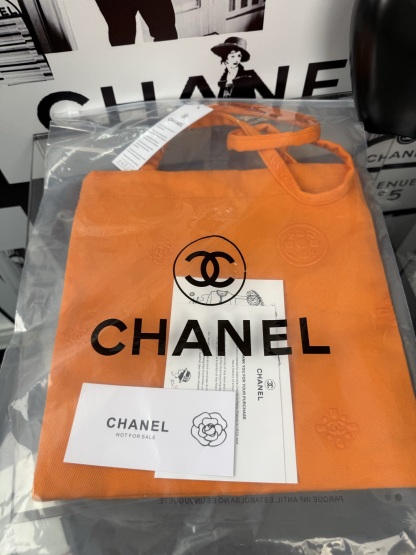 Chanel Beauty Pumpkin Tote | 3D-Embossed Logo Tote 29x30cm + Magnetic Closure