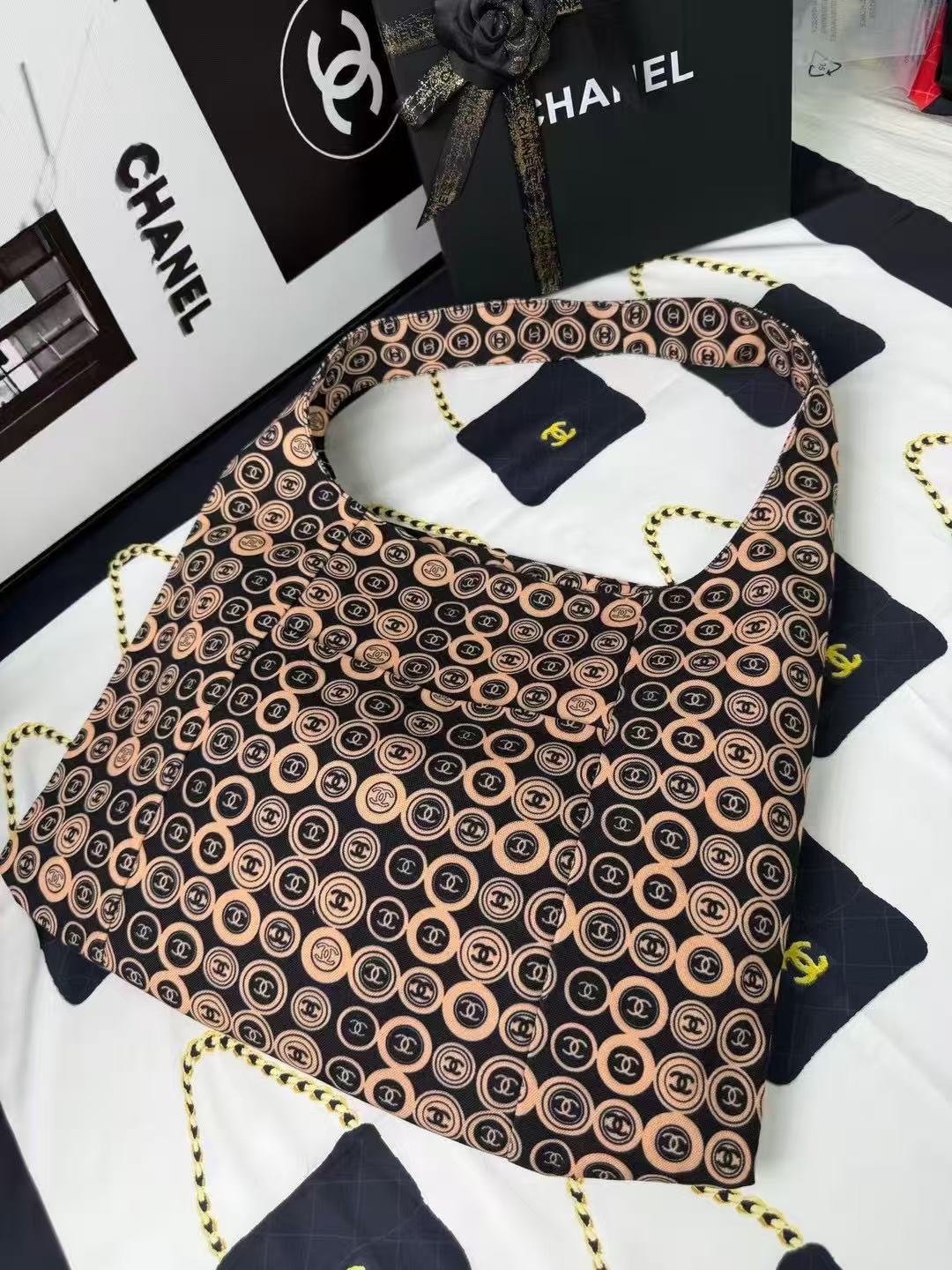 CHANEL Coin Fortune Tote/ Ombre CC Tote | Denim Jacquard 45cm Lucky Charm Bag w/ 56cm Strap ② 