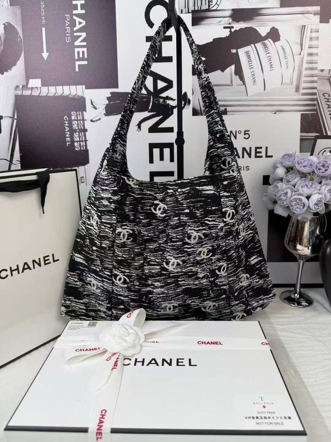① CHANEL Coin Fortune Tote/ Ombre CC Tote | Denim Jacquard 45cm Lucky 