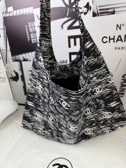 CHANEL Coin Fortune Tote/ Ombre CC Tote | Denim Jacquard 45cm Lucky Charm Bag w/ 56cm Strap ② 