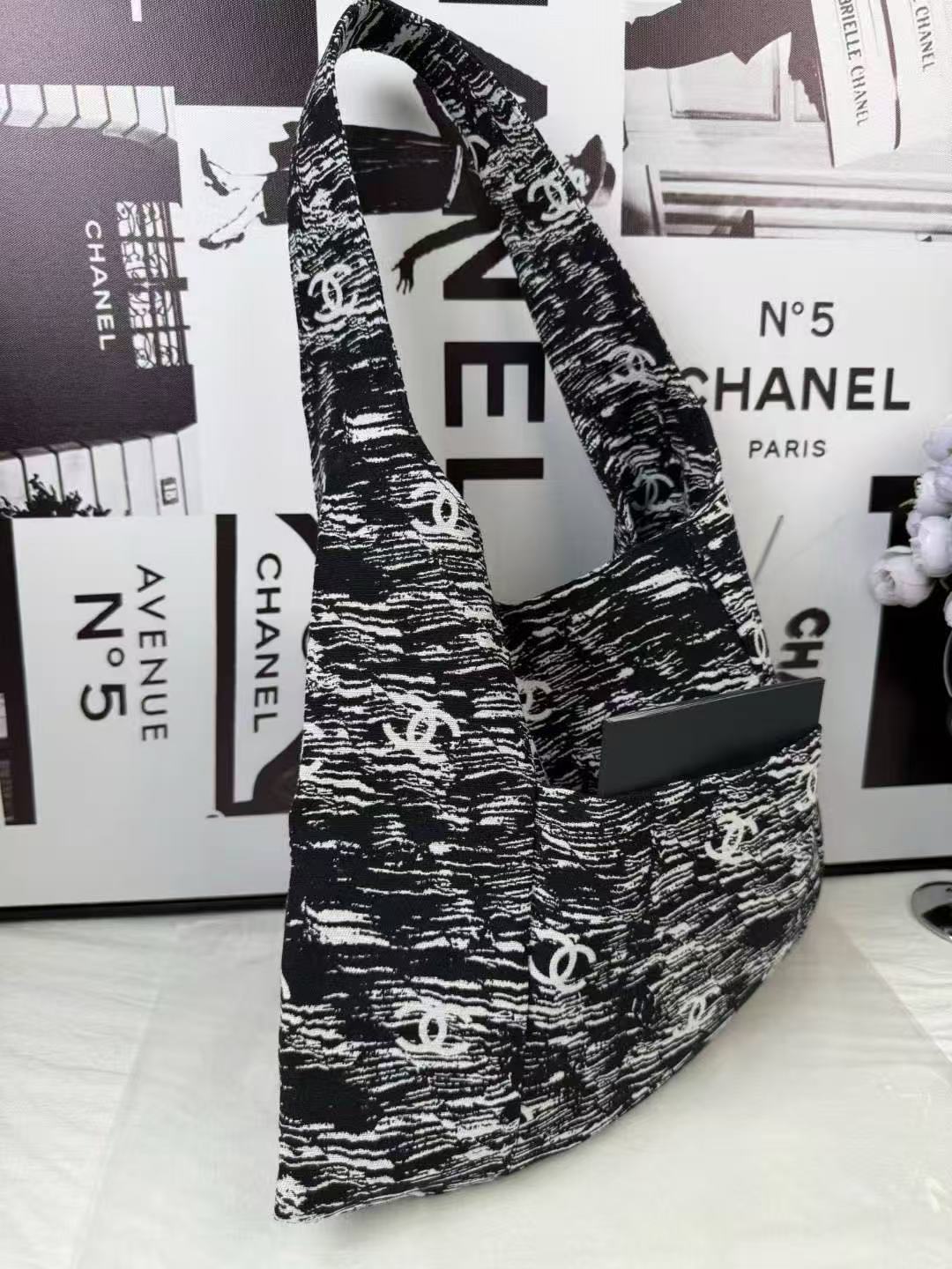 CHANEL Coin Fortune Tote/ Ombre CC Tote | Denim Jacquard 45cm Lucky Charm Bag w/ 56cm Strap ② 