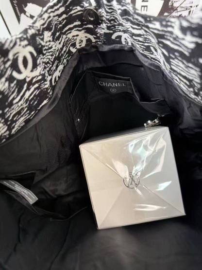 CHANEL Coin Fortune Tote/ Ombre CC Tote | Denim Jacquard 45cm Lucky Charm Bag w/ 56cm Strap ② 
