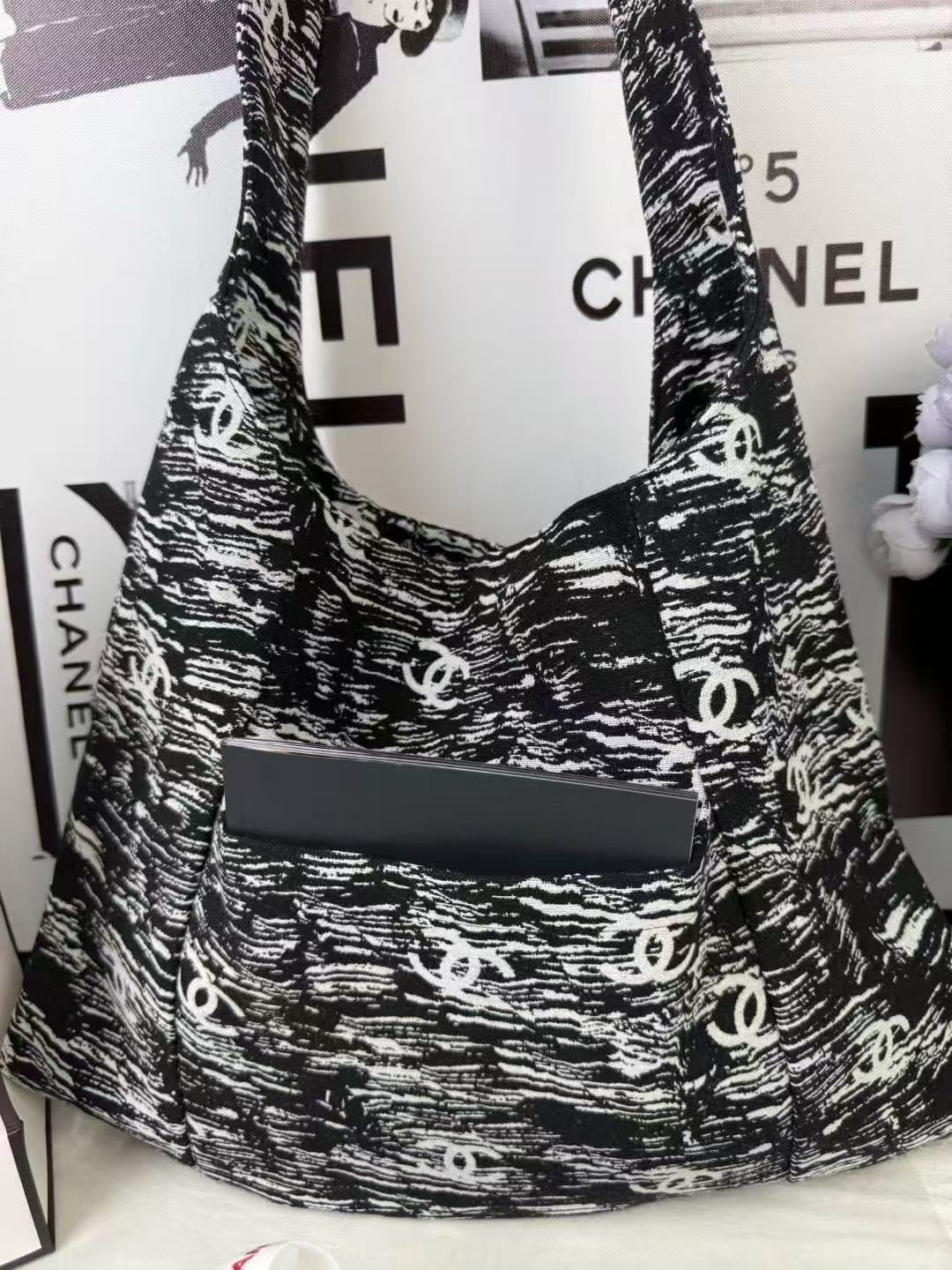 CHANEL Coin Fortune Tote/ Ombre CC Tote | Denim Jacquard 45cm Lucky Charm Bag w/ 56cm Strap ② 