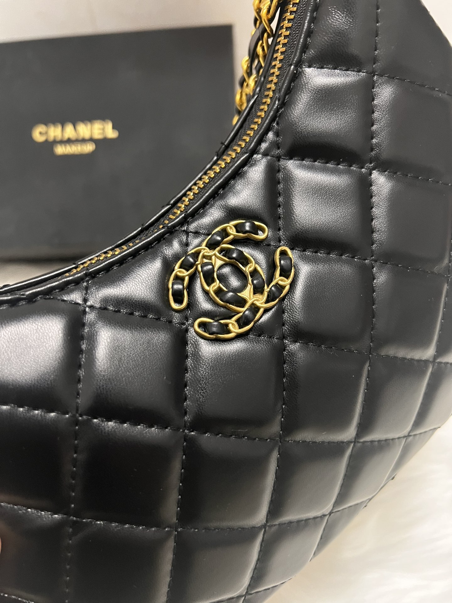 CHANEL 23K Quilted Chain Hobo | 24cm Noir Shoulder Bag (GWP Exclusive Revival)