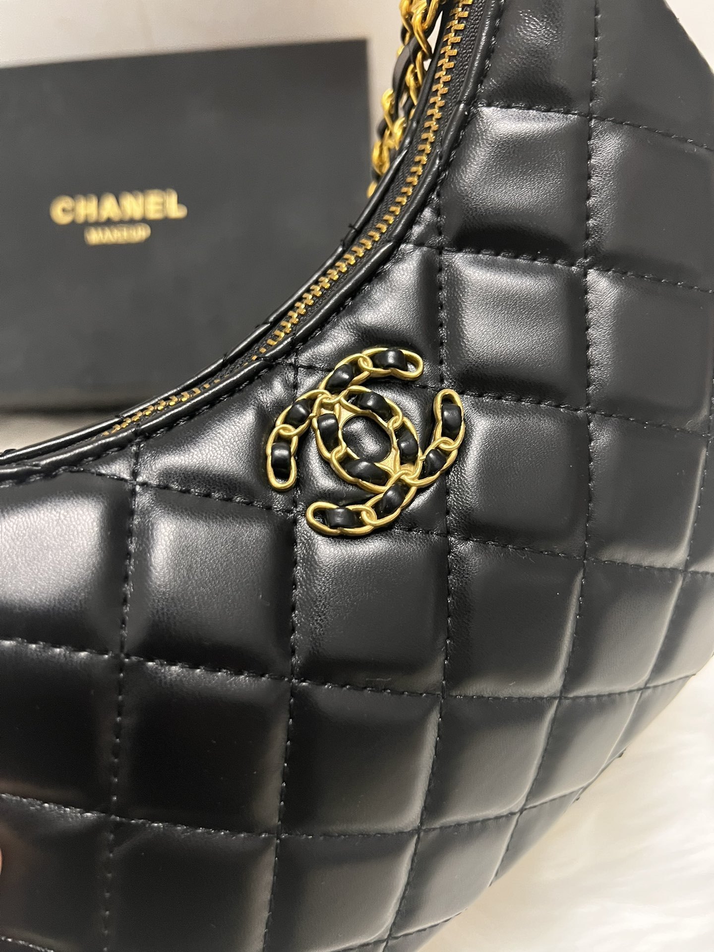 CHANEL 23K Quilted Chain Hobo | 24cm Noir Shoulder Bag (GWP Exclusive Revival)