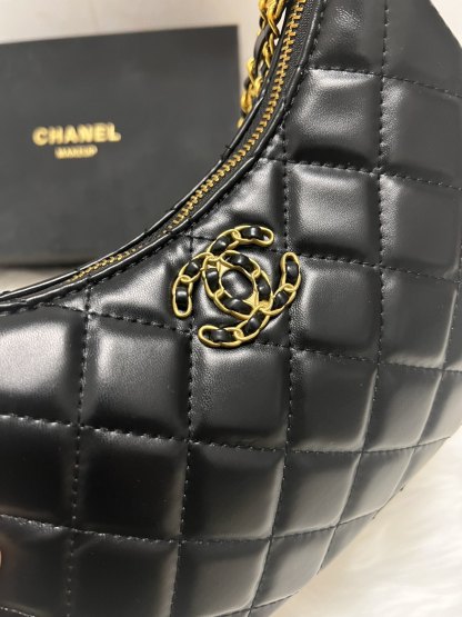 CHANEL 23K Quilted Chain Hobo | 24cm Noir Shoulder Bag (GWP Exclusive Revival)