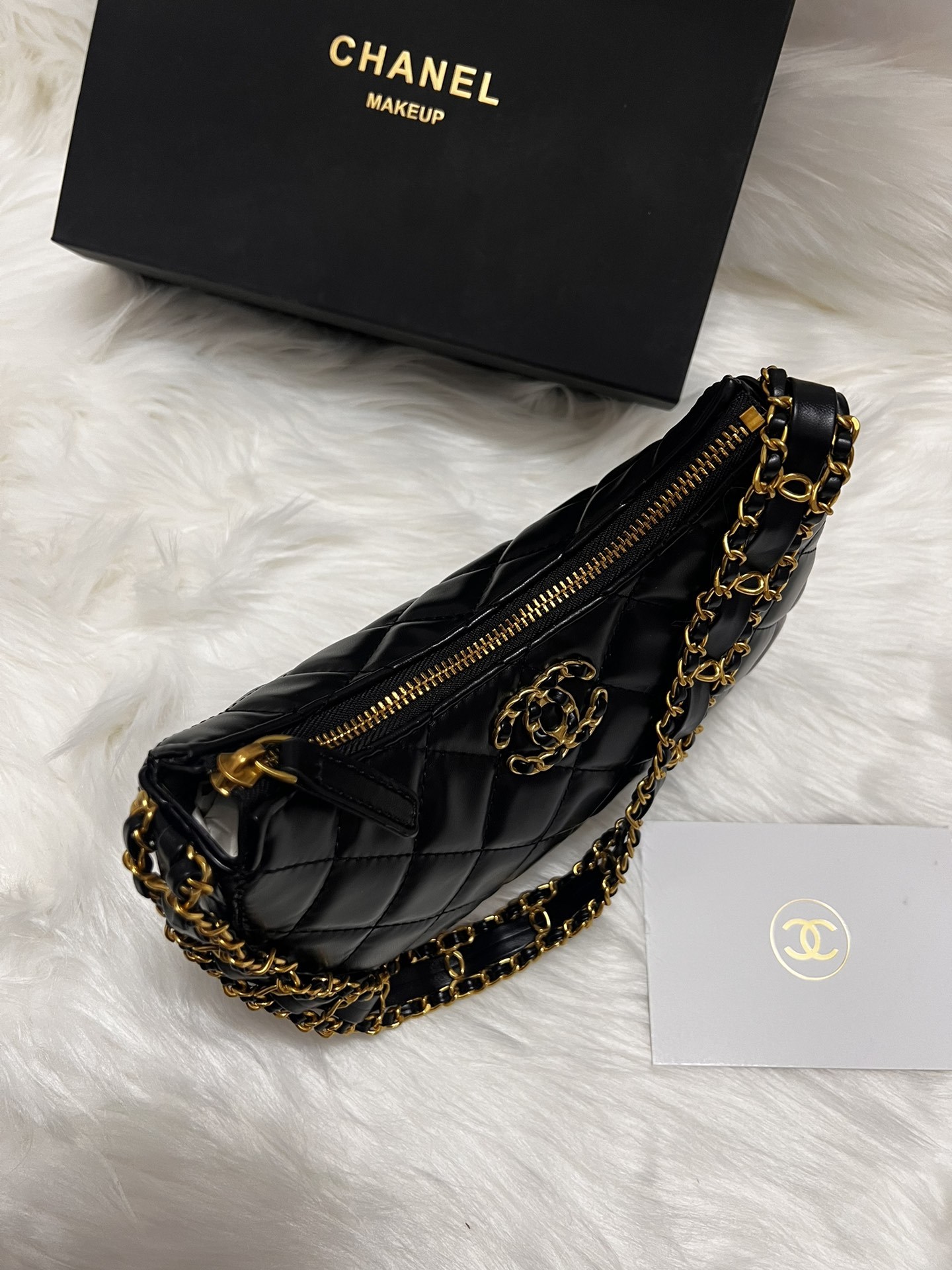 CHANEL 23K Quilted Chain Hobo | 24cm Noir Shoulder Bag (GWP Exclusive Revival)