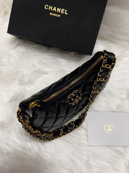 CHANEL 23K Quilted Chain Hobo | 24cm Noir Shoulder Bag (GWP Exclusive Revival)