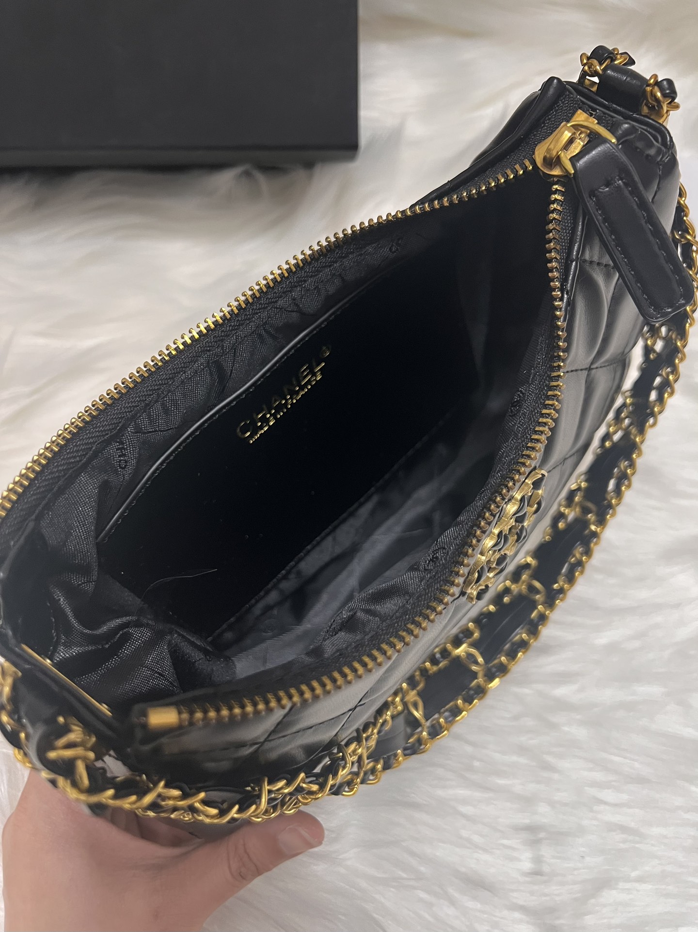 CHANEL 23K Quilted Chain Hobo | 24cm Noir Shoulder Bag (GWP Exclusive Revival)