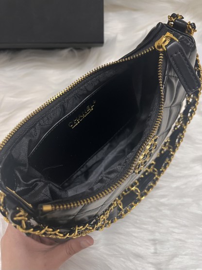 CHANEL 23K Quilted Chain Hobo | 24cm Noir Shoulder Bag (GWP Exclusive Revival)