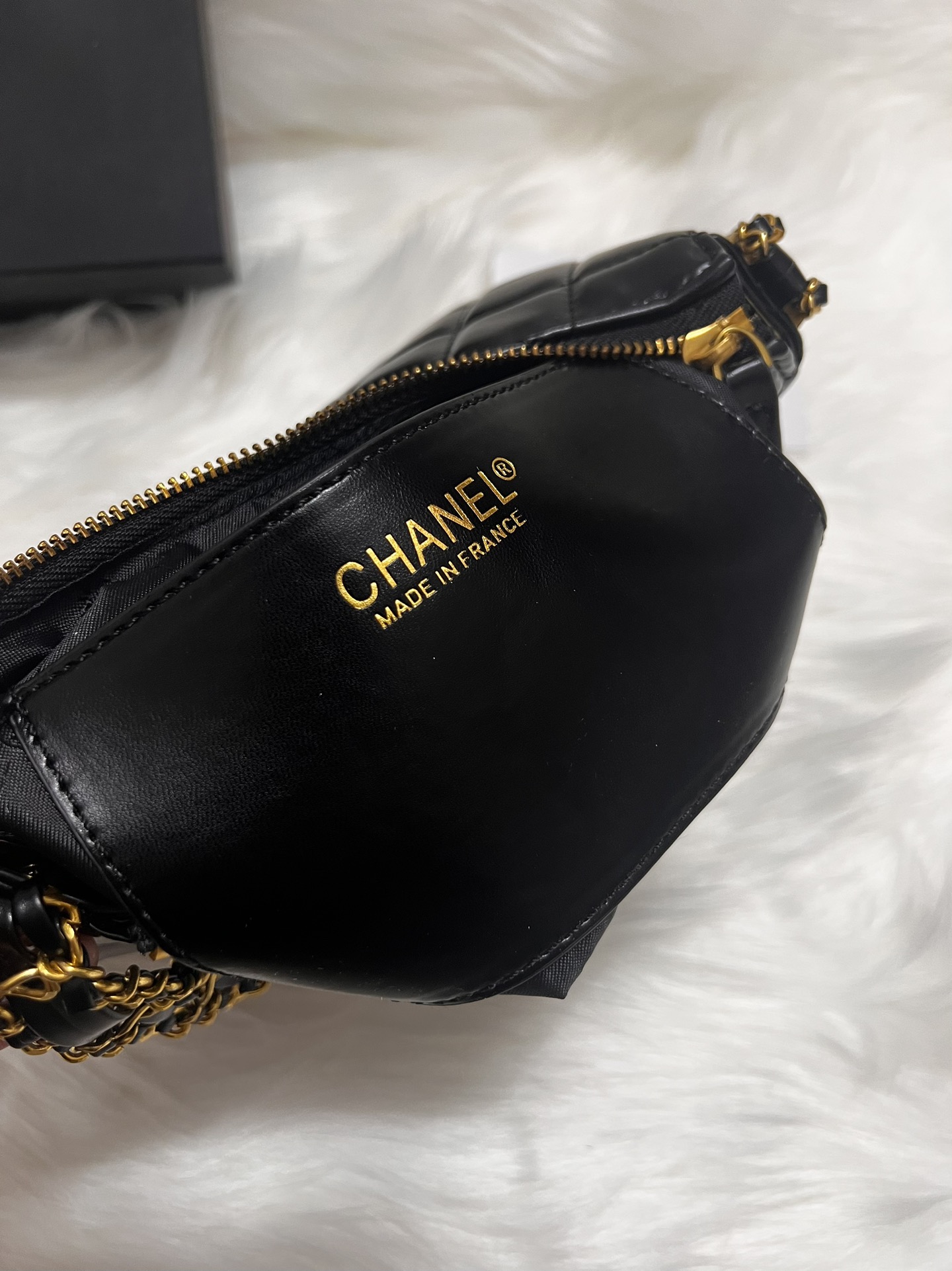 CHANEL 23K Quilted Chain Hobo | 24cm Noir Shoulder Bag (GWP Exclusive Revival)