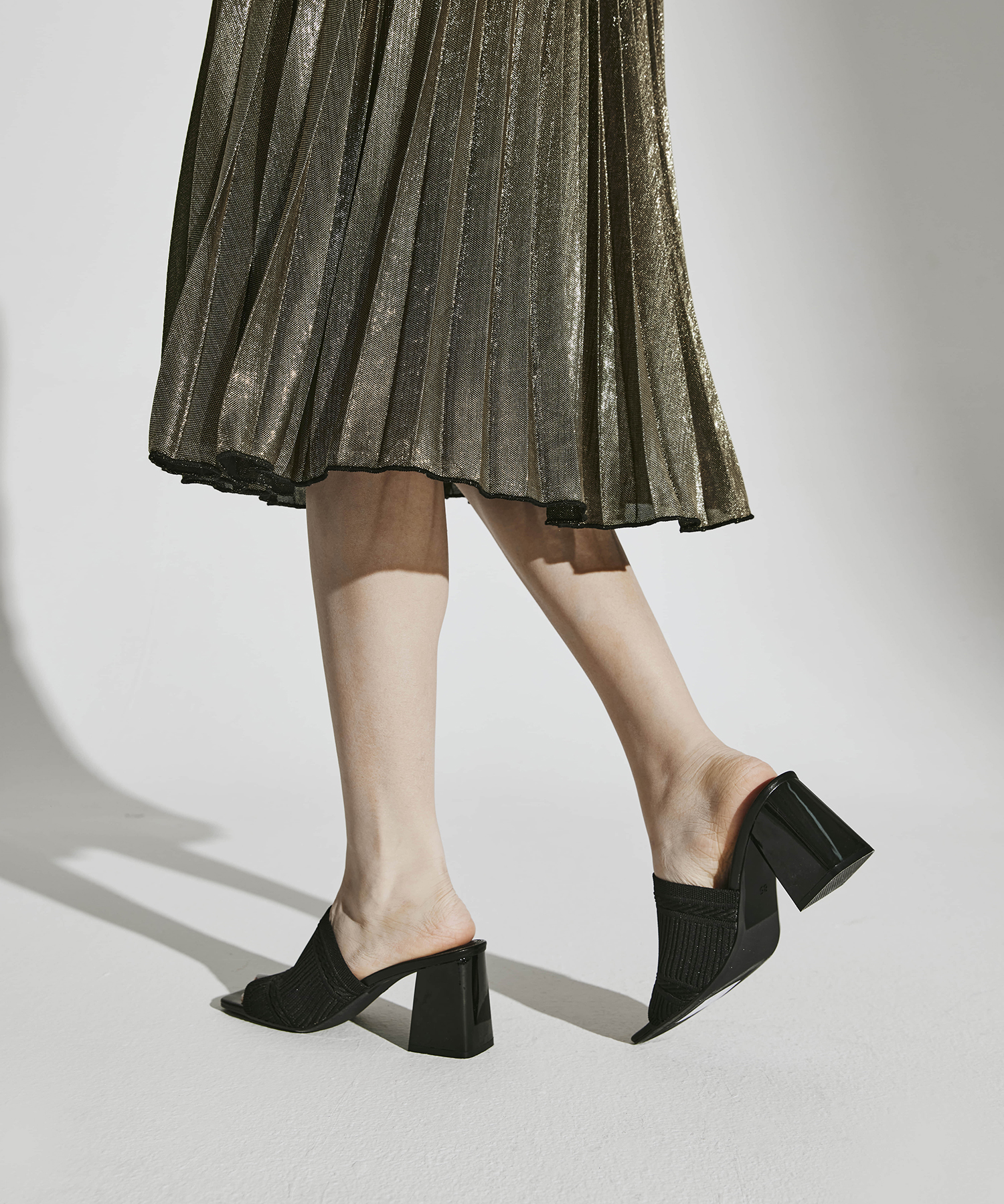 MOUSSE FIT Casual Textured Square Toe Heeled Sandals