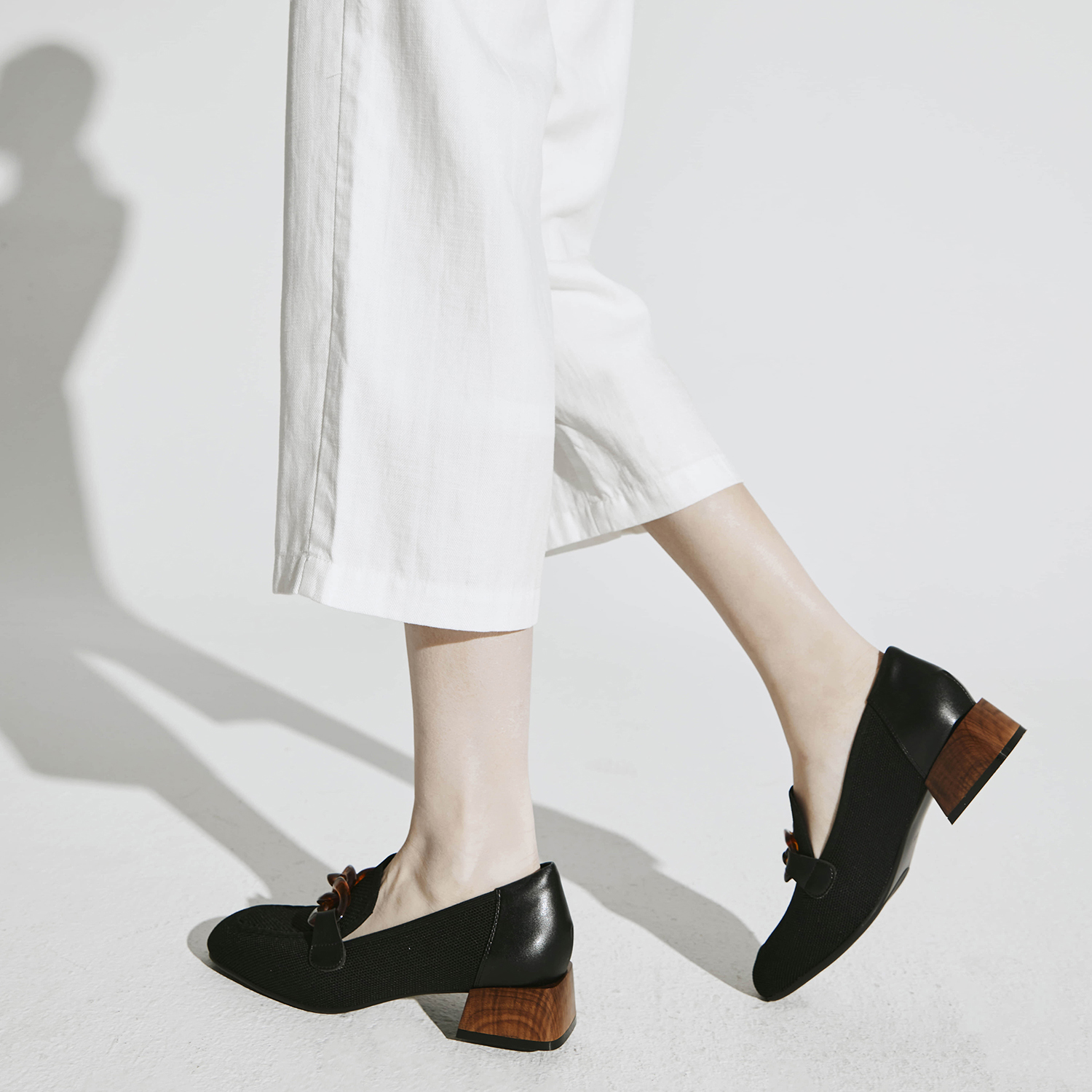 MOUSSE FIT Commute Amber Chain Flat Loafers