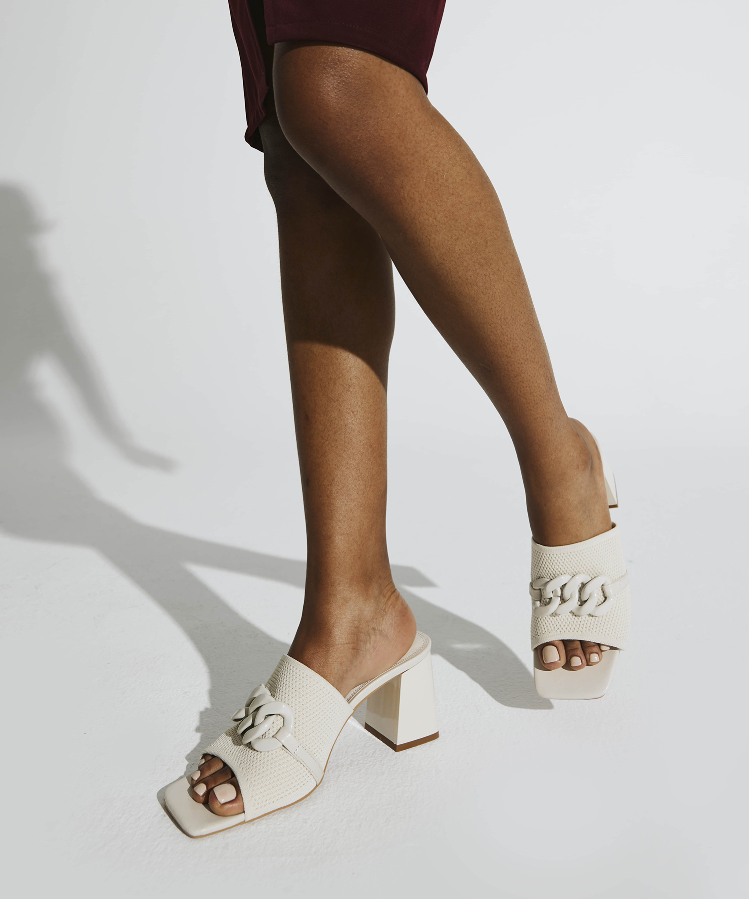 MOUSSE FIT Elegant Square Toe Chain Heeled Sandals