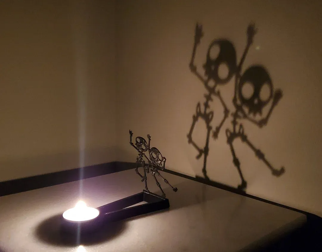 👻Ghostly Candlestick Shadow Decorations