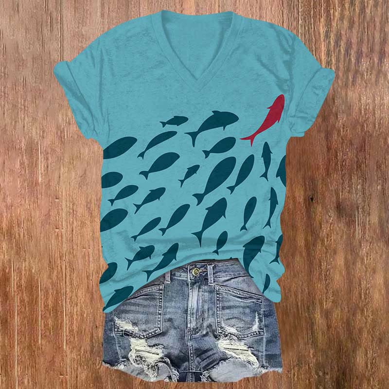 Vintage Black Fish Chasing Red Fish Art Print V-neck T-shirt - Green - US32-34(5XL) - image 1