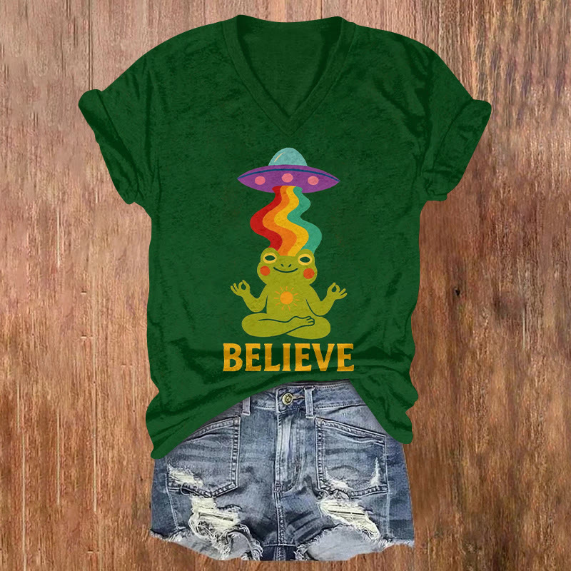 Rainbow Ufo And Cultivating Frog Print Short Sleeved V-neck T-shirt - Green - US32-34(5XL) - image 1