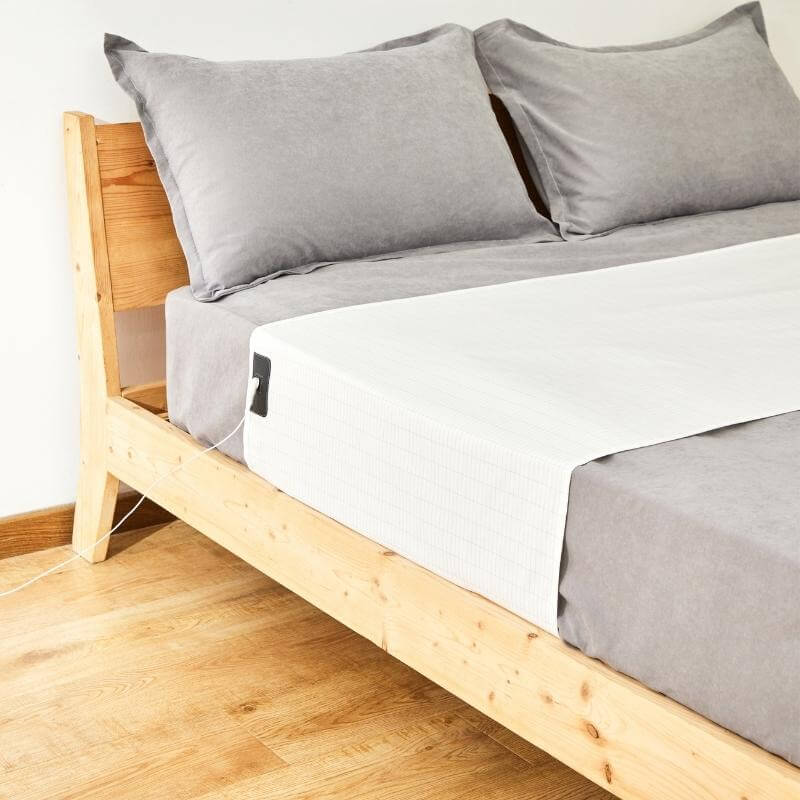 Grounding Bedsheet for heavy, tired legs - image 2