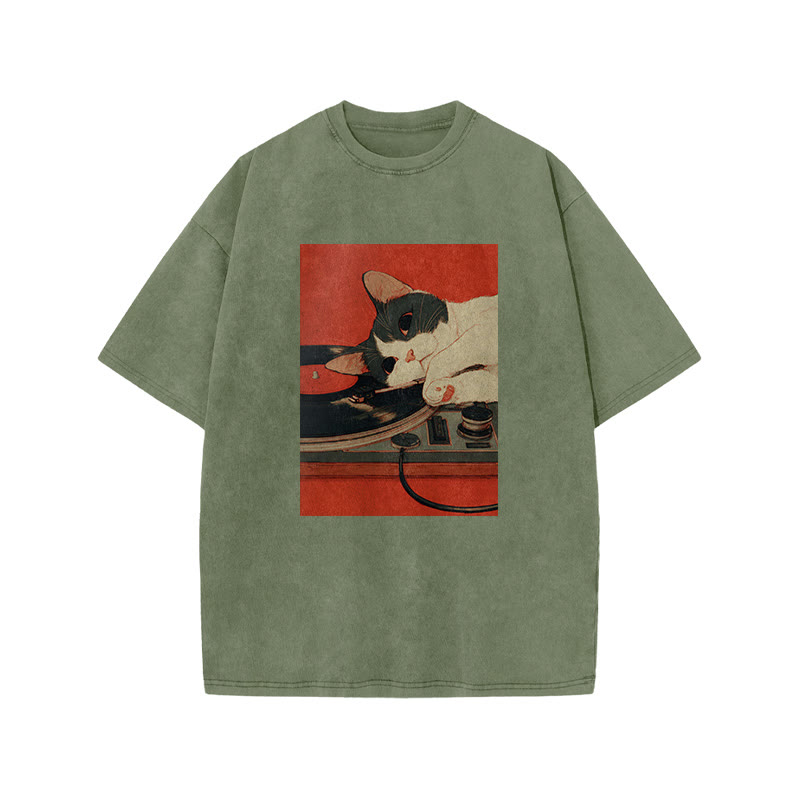 Japanese Cat Lying Down On The Turntable Print Acid Washed T-shirt - Army Green - US20-22(3XL) - image 5