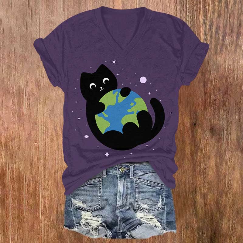 Lovely Black Cat Holding The Earth Print V-neck T-shirt - Purple - US32-34(5XL) - image 3